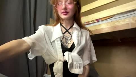 Snapshot of cherrylcornes chatting on 05.17.26 Nika online show from 05.17.26