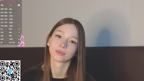 Snapshot of cherrymira chatting on 10.19.25 Loise online show from 10.19.25