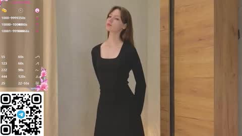 Snapshot of cherrymira chatting on 11.10.25 Loise online show from 11.10.25