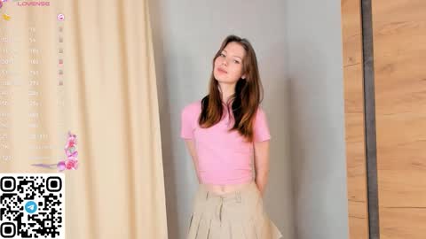 Snapshot of cherrymira chatting on 12.04.25 Loise online show from 12.04.25