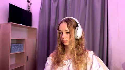 Evie online show from 10.14.25