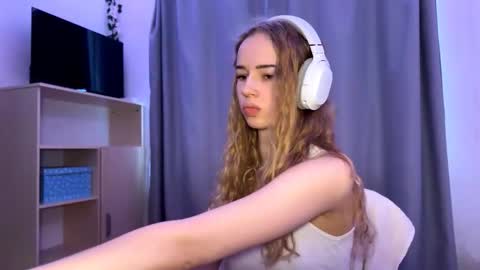 Evie online show from 10.22.25