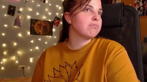 Snapshot of chill_saya chatting on 09.28.25 Saya online show from 09.28.25