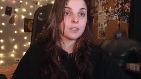 Snapshot of chill_saya chatting on 10.23.25 Saya online show from 10.23.25