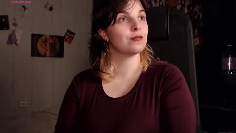 Snapshot of chill_saya chatting on 12.17.25 Saya online show from 12.17.25