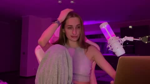 Snapshot of chillgoddess chatting on 12.25.24 Goddess Vika - owner of all ur money online show from 12.25.24