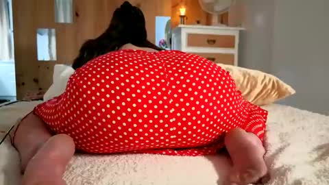 Snapshot of chillwithcamii chatting on 06.05.26 yoursensualparadise online show from 06.05.26