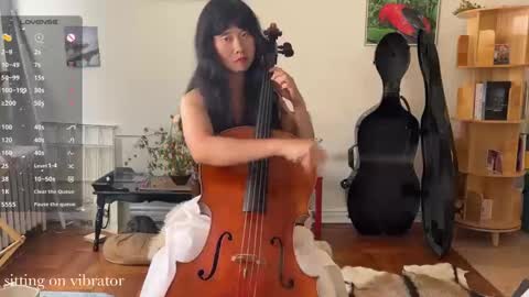 Snapshot of chiloschista chatting on 09.11.25 judith online show from 09.11.25