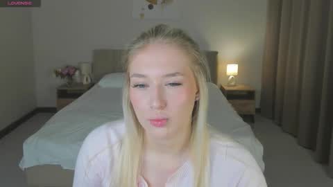 Snapshot of chloe_alba chatting on 01.12.26 Chloe online show from 01.12.26