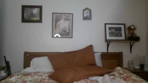 Snapshot of chloe_and_dic chatting on 02.18.25 chloe and dic online show from 02.18.25