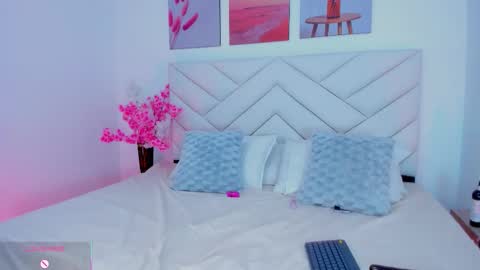 Snapshot of chloe_avery chatting on 10.05.25 chloe_avery online show from 10.05.25