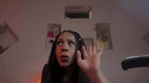 chloe_cooperr online show from 10.28.25