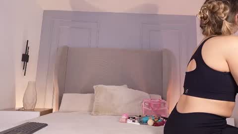 Chloe online show from 07.04.26