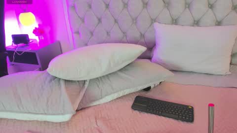 CLHOE  online show from 01.06.26