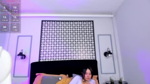 Snapshot of chloe_fischer chatting on 12.21.24 Chloe online show from 12.21.24