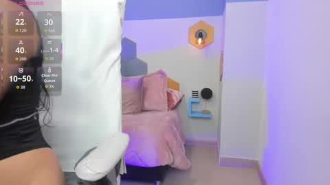 Snapshot of chloe_fischer chatting on 10.11.25 Chloe online show from 10.11.25