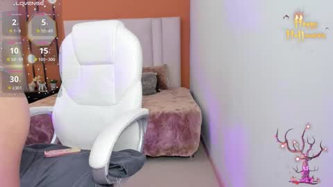 Snapshot of chloe_fischer chatting on 10.24.25 Chloe online show from 10.24.25