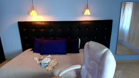 CHLOE online show from 12.23.24