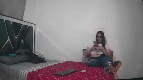 Chloe and Danna online show from 03.12.25