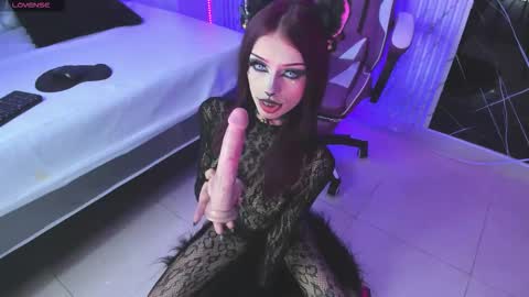 chloe_jacksonn online show from 10.10.25