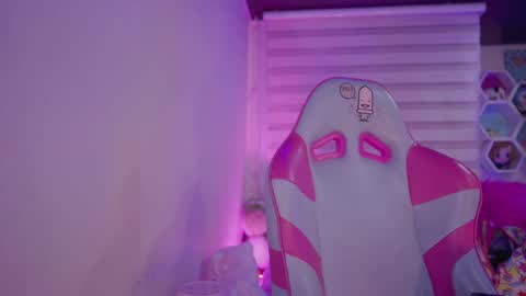 Snapshot of chloe_moons_ chatting on 10.06.25 CLOE online show from 10.06.25