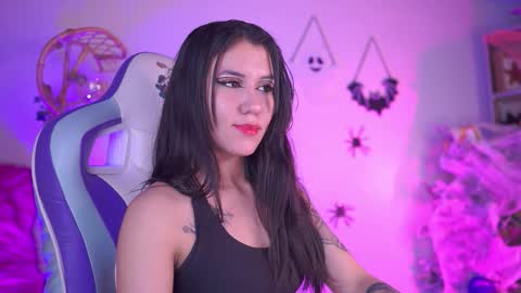 Snapshot of chloe_moons_ chatting on 10.14.25 CLOE online show from 10.14.25