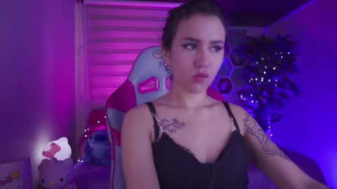 CLOE  online show from 11.04.25