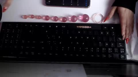 Snapshot of chloe_smith5 chatting on 09.19.25 chloe_smith5 online show from 09.19.25