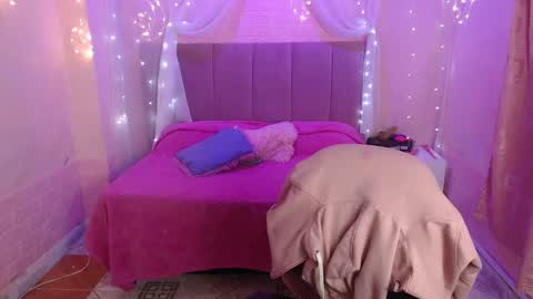 Snapshot of chloe_smith5 chatting on 09.30.25 chloe_smith5 online show from 09.30.25