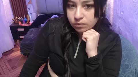 Snapshot of chloe_smith5 chatting on 11.22.25 chloe_smith5 online show from 11.22.25