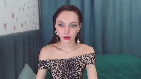 Snapshot of chloe_sunny chatting on 10.28.25 Chloe online show from 10.28.25