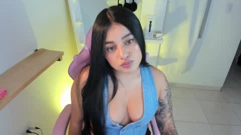 chloe_t2 online show from 10.23.25
