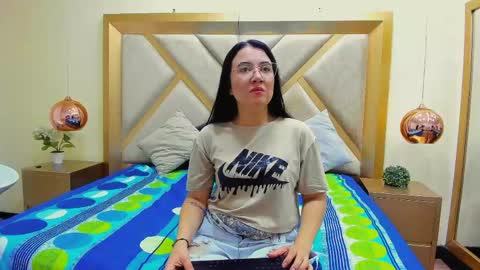 chloeashfoord online show from 04.13.26