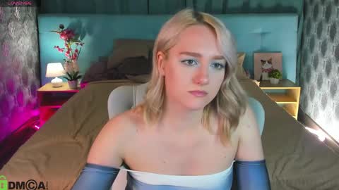 Chloe Deccker online show from 05.17.26