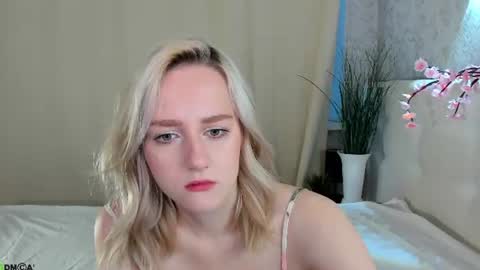 Snapshot of chloedeccker chatting on 06.10.26 Chloe Deccker online show from 06.10.26