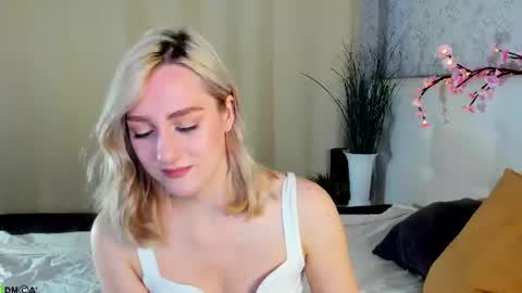 Snapshot of chloedeccker chatting on 06.11.26 Chloe Deccker online show from 06.11.26