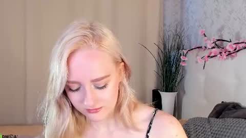 Snapshot of chloedeccker chatting on 06.17.26 Chloe Deccker online show from 06.17.26