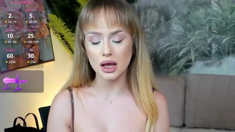 Snapshot of chloeebee chatting on 11.17.25 Chloee online show from 11.17.25