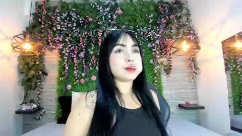 Snapshot of chloeharper1 chatting on 12.01.25 Chloe online show from 12.01.25