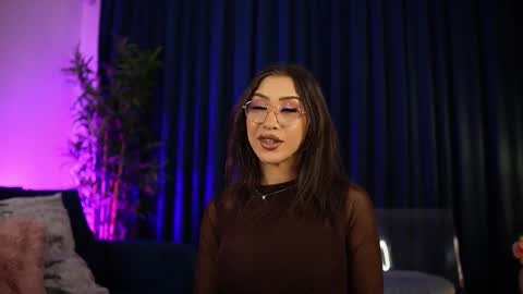 chloemin_ online show from 11.20.25