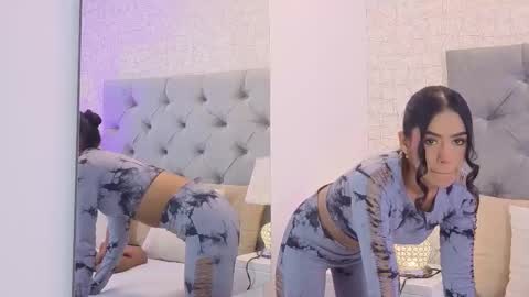 C H L O E  M O O N online show from 03.25.26