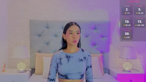 C H L O E  M O O N online show from 04.06.26