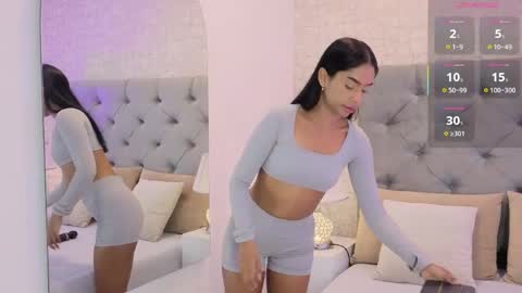 C H L O E  M O O N online show from 04.14.26