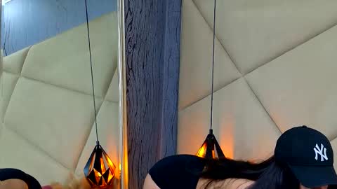 Chloe Vee online show from 11.28.25