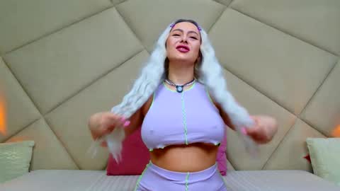 Snapshot of chloevee chatting on 02.14.26 Chloe Vee online show from 02.14.26