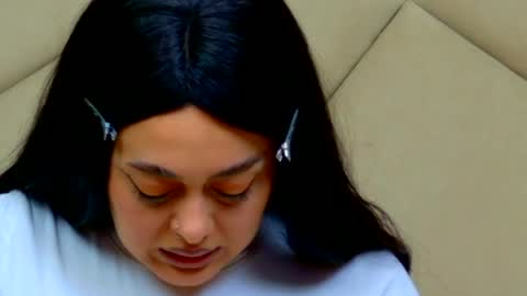 Chloe Vee online show from 04.03.26