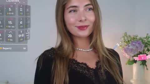Snapshot of chloi_hes chatting on 10.11.25 chloi_hes online show from 10.11.25
