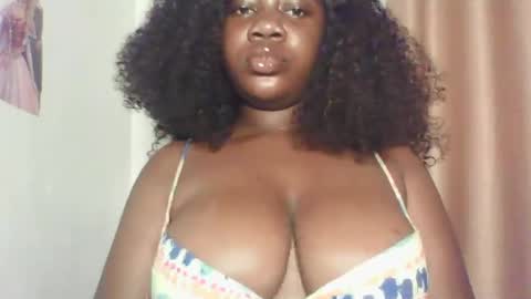 Snapshot of chocolateassgirl61 chatting on 09.26.25 chocolateassgirl61 online show from 09.26.25