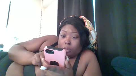 Snapshot of chocolatebbwgoodpussy chatting on 10.19.25 chocolatebbwgoodpussy online show from 10.19.25