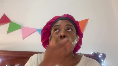 Snapshot of chocolatecakequeen chatting on 11.11.25 ChocolateCakeQueen online show from 11.11.25